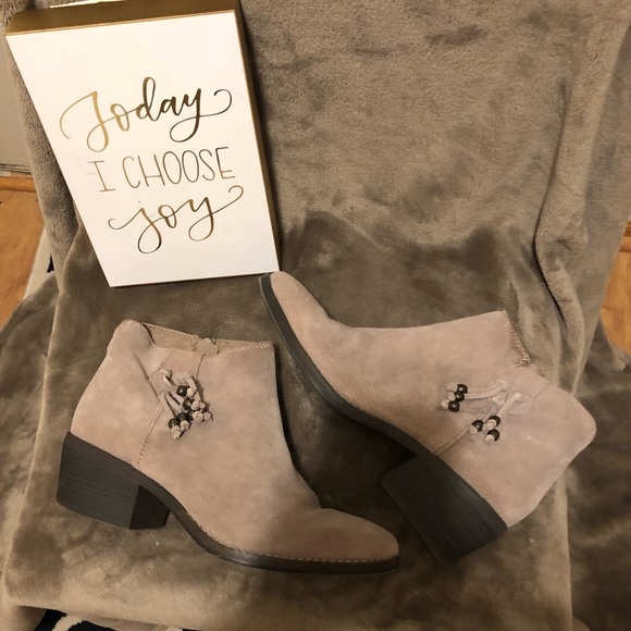White Mountain Suede Tan Booties Size 9 - Picture 3 of 6